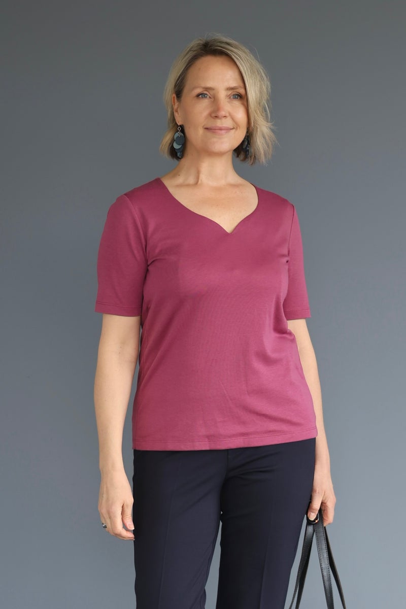 ADA T-PAITA VIININPUNAINEN