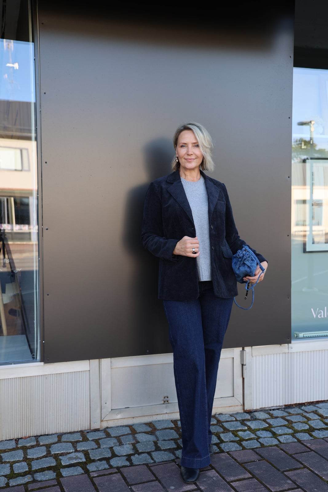 LENI JAKKU TUMMANSININEN