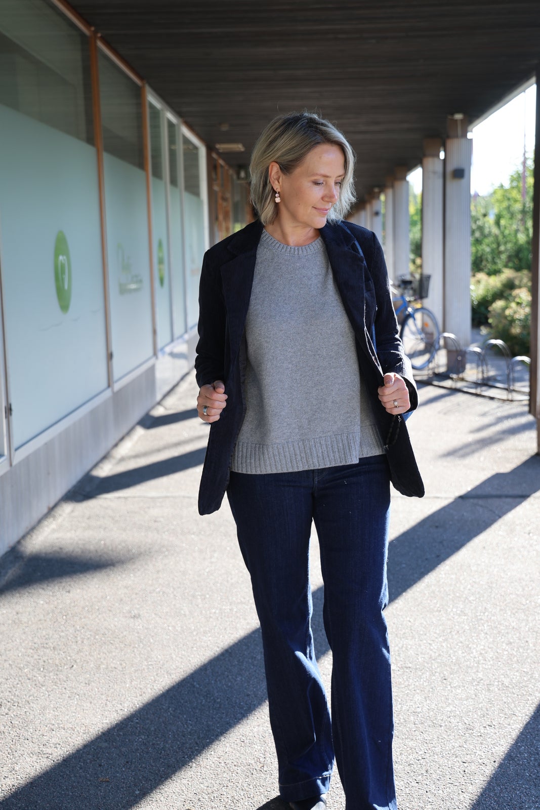 LENI JAKKU TUMMANSININEN