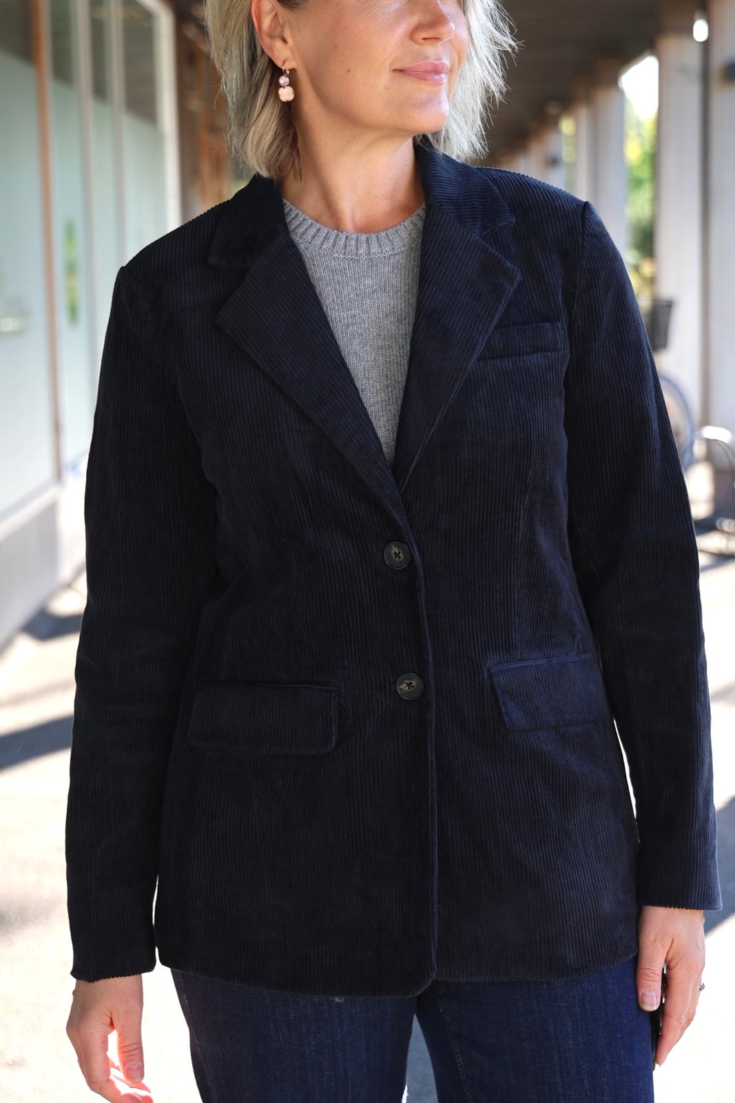 LENI JAKKU TUMMANSININEN