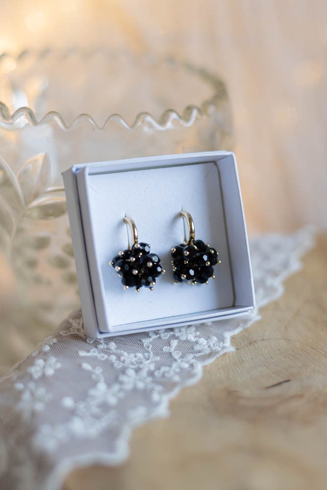 LEONORA KORVAKORUT MUSTA