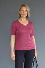 ADA T-PAITA VIININPUNAINEN